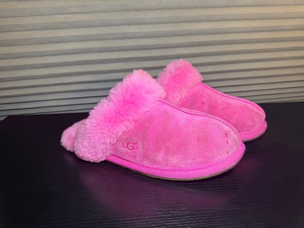 UGG Scuffette Hot Pink Sheepskin Suede Slippers Women’s Size 8 Cozy Slide